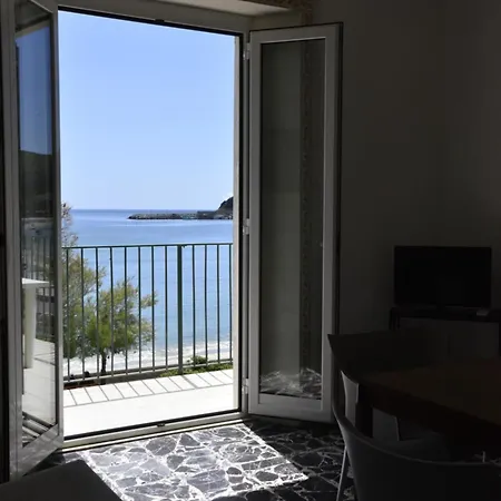Montecristo - Fronte Mare In Posizione Unica דירה